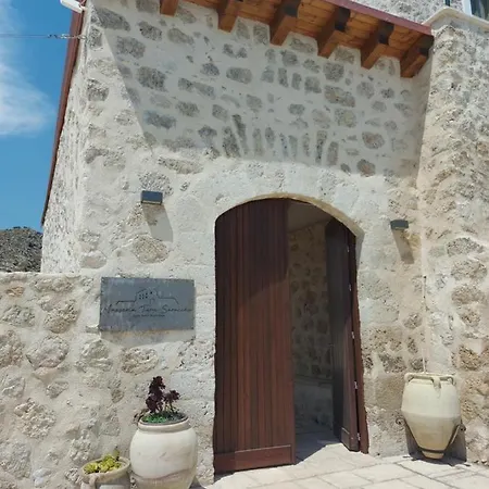 Masseria Torre Saracena Bed & Breakfast 3*