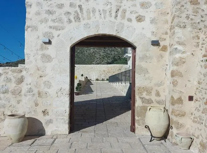 Masseria Torre Saracena Bed & Breakfast